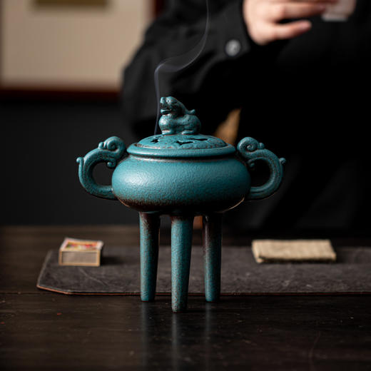 【日用百货】-双耳高三足香炉 仿古窑变复古陶瓷盘香炉 商品图3