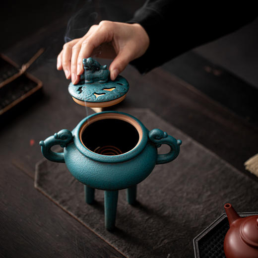 【日用百货】-双耳高三足香炉 仿古窑变复古陶瓷盘香炉 商品图2