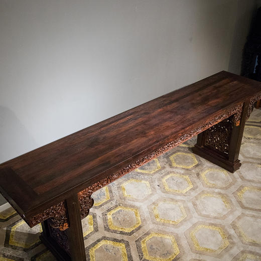 二十世纪 紫檀夹头榫雕西番莲纹平头案 商品图2