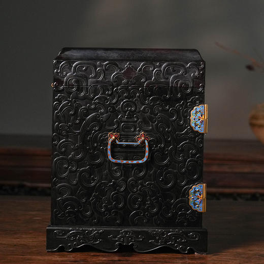 紫檀嵌景泰蓝满工螭龙捧寿盝顶官皮箱 商品图1