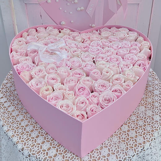 《万千宠爱》超大号99枝粉玫瑰爱心花盒 商品图6