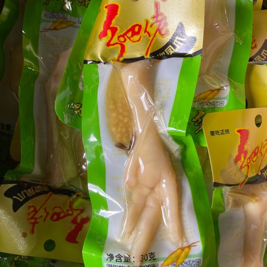B008乡吧佬泡椒凤爪鸡爪辣味零食30g/只 商品图0