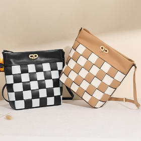 PIERRE CARDIN‘棋盘格系列’ 真皮格纹单肩包女