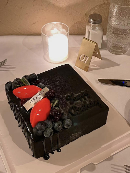 秘密森林 · 香草草莓慕斯蛋糕 （装饰水果随时令随机变换） 商品图2