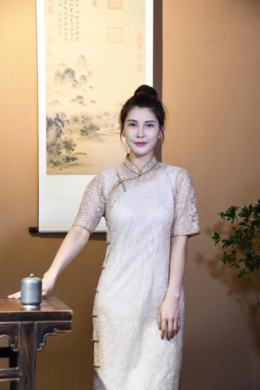 蕾丝连肩袖旗袍 商品图4