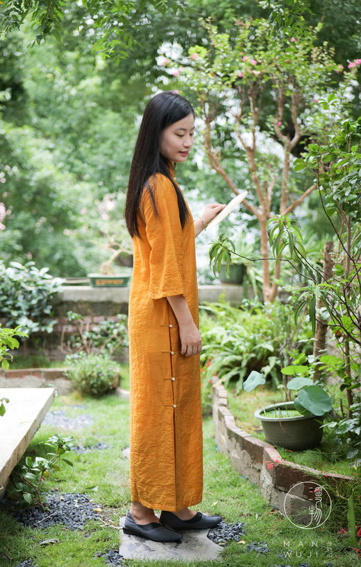 漫物记丝棉平肩八分袖黄金旗袍 商品图1