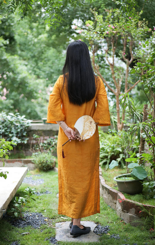 漫物记丝棉平肩八分袖黄金旗袍 商品图3