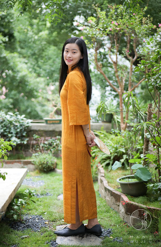 漫物记丝棉平肩八分袖黄金旗袍 商品图2