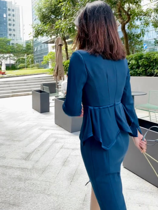 “CEO” 漫步都市 俏皮随性 修身立裁连衣裙 干练气场 氧气 活力 J6280870颈袖添香 商品图7