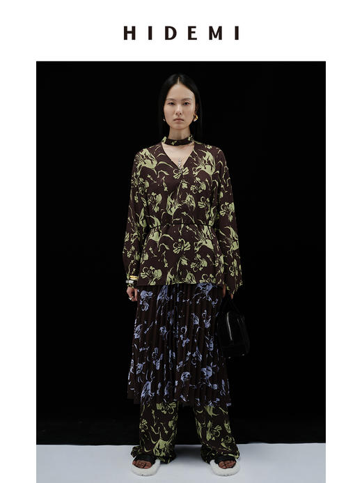 HIDEMI “我们做印花”系列限定棕绿色花卉镂空V领设计感三件套 连衣裙/衬衫/长裤 商品图10