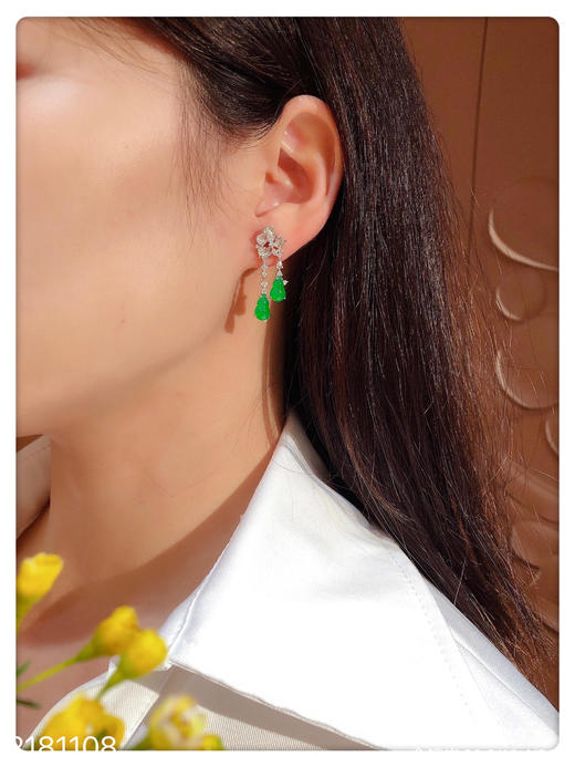 2181108、冰艳绿葫芦耳坠，22999 商品图4