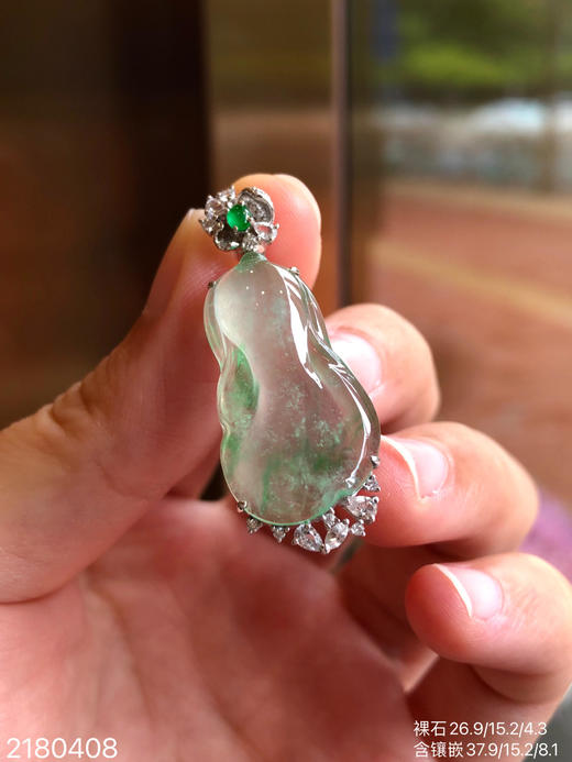 2180408，玻璃飘翠白菜吊坠，29999 商品图0