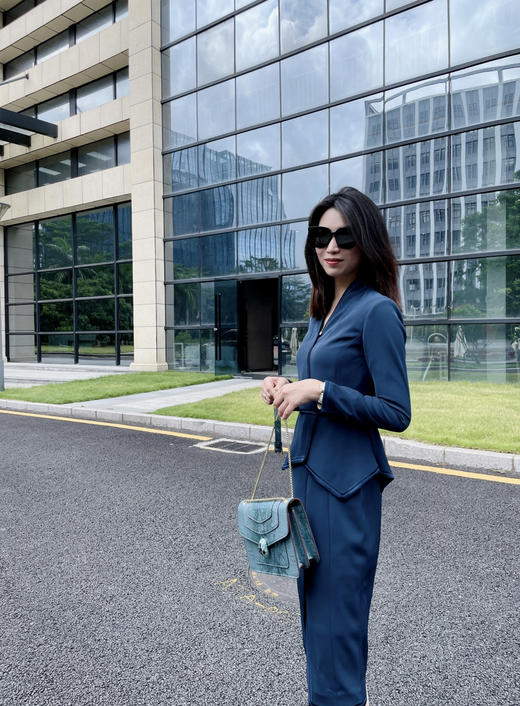 “CEO” 漫步都市 俏皮随性 修身立裁连衣裙 干练气场 氧气 活力 J6280870颈袖添香 商品图3