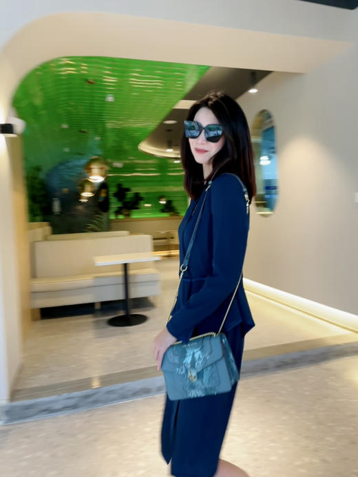 “CEO” 漫步都市 俏皮随性 修身立裁连衣裙 干练气场 氧气 活力 J6280870颈袖添香 商品图8