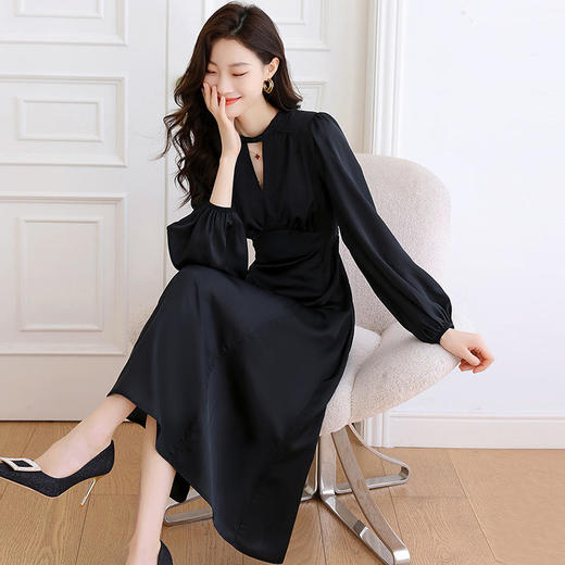 气质女神范，秋季缎面长袖褶皱浪漫收腰连衣裙HR-HAYR72237 商品图1