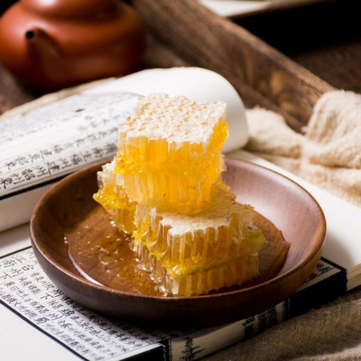 东北黑蜂椴树蜂巢蜜500克盒装 商品图1