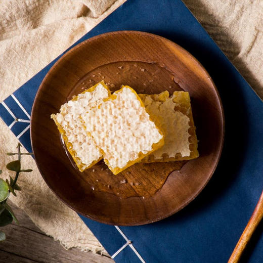 东北黑蜂椴树蜂巢蜜500克盒装 商品图2