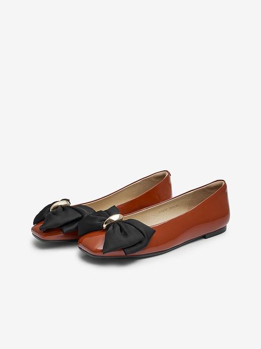 【品牌授权】百思图2022秋季新款商场同款时尚复古蝴蝶结浅口女单鞋TIK32CQ2 商品图4