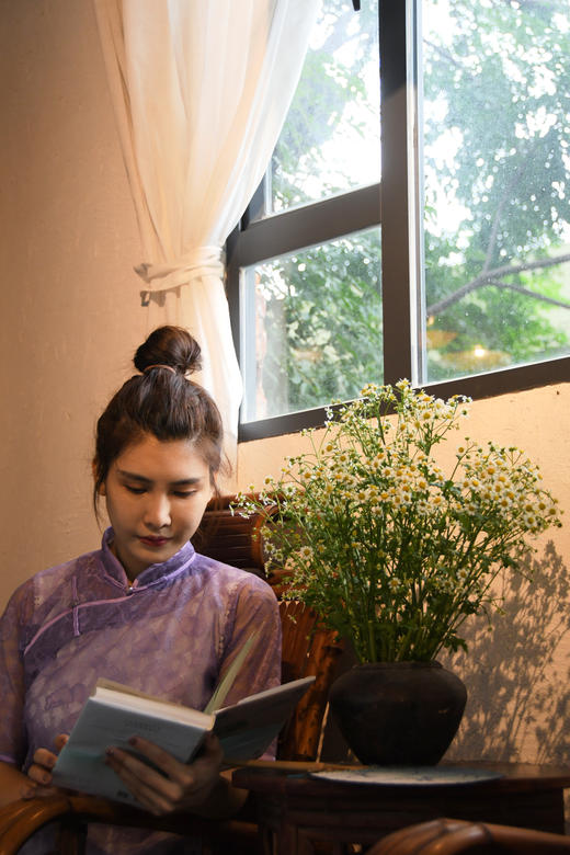 蕾丝连肩袖旗袍 商品图2