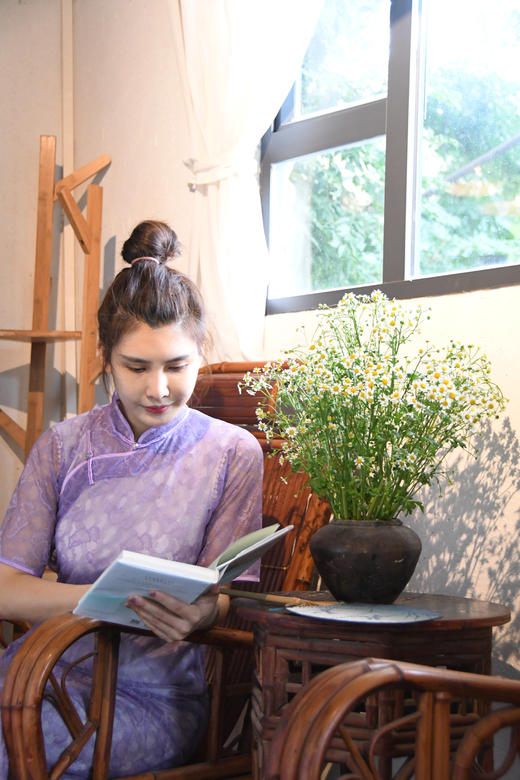 蕾丝连肩袖旗袍 商品图1