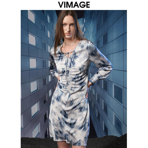 VIMAGE纬漫纪秋季新品复古轻薄水墨印花显瘦连衣裙V1807420 商品图3