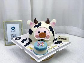 翻糖造型&奶牛lulu猪庆祝圆型蛋糕
