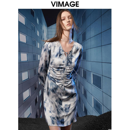 VIMAGE纬漫纪秋季新品复古轻薄水墨印花显瘦连衣裙V1807420 商品图1