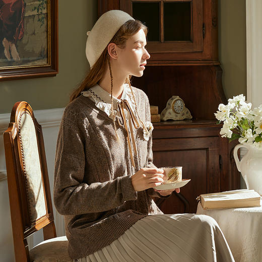 Famecoco范可儿V领针织衫女秋季长袖软糯打底套头毛衣F225DD001 商品图3