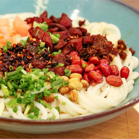 轻松get地道贵州味！一嗦入魂的【贵凤凰贵州干拌粉】！