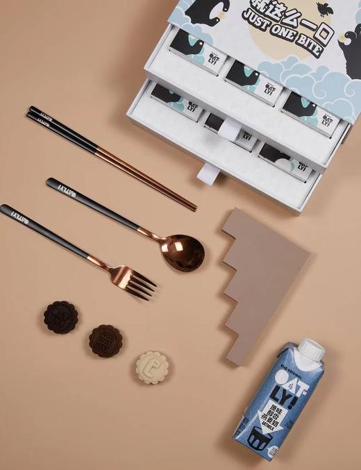 【员工特价！】OATLY中秋限定礼盒 教师节礼物 燕麦奶软心糕点杯子餐具组合 商品图1