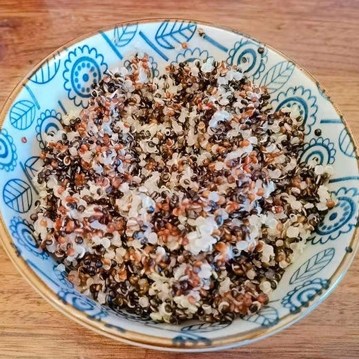 玻利维亚原生态有机三色藜麦  |  红、白、黑三色藜麦混合而成，原来米也可以很好看，口感也很赞，QQ的糯滑，回味有点清甜，一起藜麦大餐吃起来吧～ 商品图1