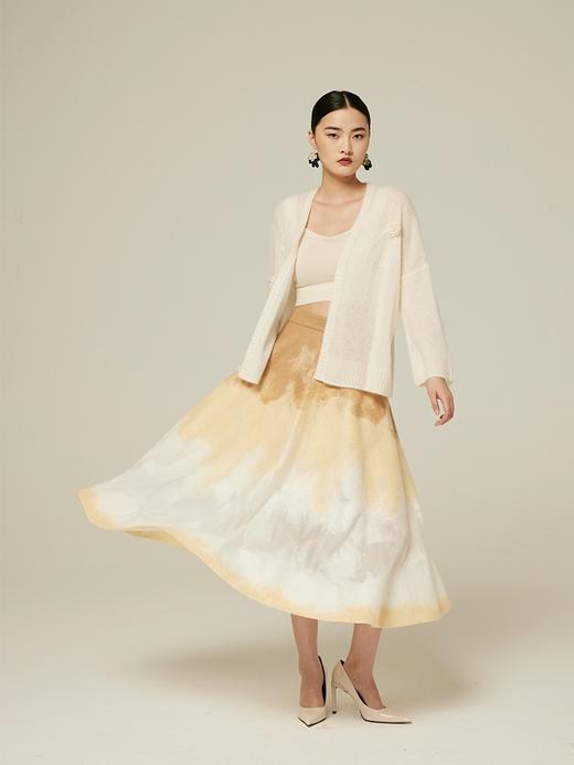 疗愈羊绒|手工绣花V领女开衫 SJF94W210K 商品图2