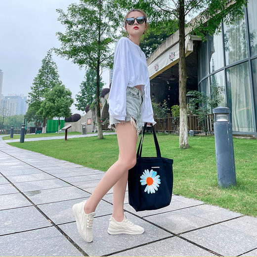 脚胖拍大一码【防泼水，防污！】夏季款卡帝乐鳄鱼男女休闲防泼水飞织鞋，防滑鞋，夏季飞织跑鞋，柔软耐磨时髦百搭！ 商品图12