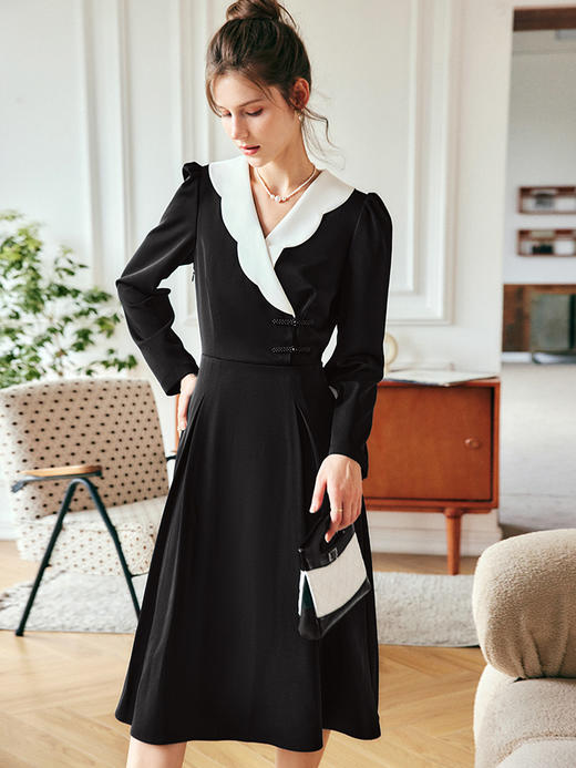 OLrain法式黑色连衣裙女早秋2022年新款显瘦设计感波浪领撞色裙子 商品图1