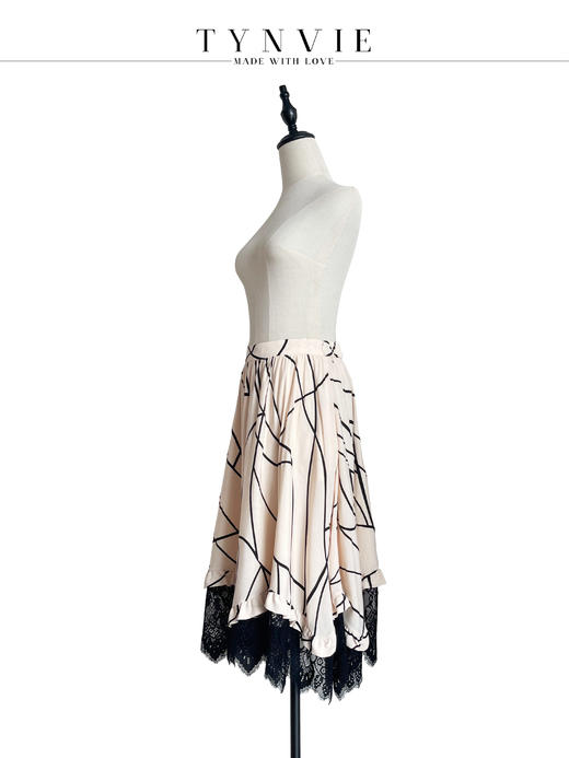 TYNVIE 波浪裙摆蕾丝拼接半身裙-印花 商品图3