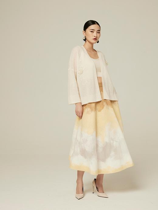 疗愈羊绒|手工绣花V领女开衫 SJF94W210K 商品图3