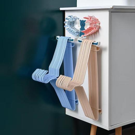 【春艺】多功能塑料衣架收纳架免打孔阳台壁挂衣架衣夹挂钩挂架衣架置物架-M仓 商品图3