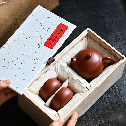 朱泥大红袍 西施紫砂套壶 宜兴紫砂壶 蒋兰娟手工制茶具茶壶 容量180cc 商品图0