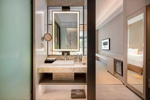 【雅安·蒙顶山假日度假酒店】周末不加价
🏞️畅游蒙顶山4A级风景区
🍃山茶花径，徒步寻春~
1️⃣469元高级房+双人门票+采茶体验
2️⃣539元高级房+双人门票+往返索道+采茶体验 商品图3