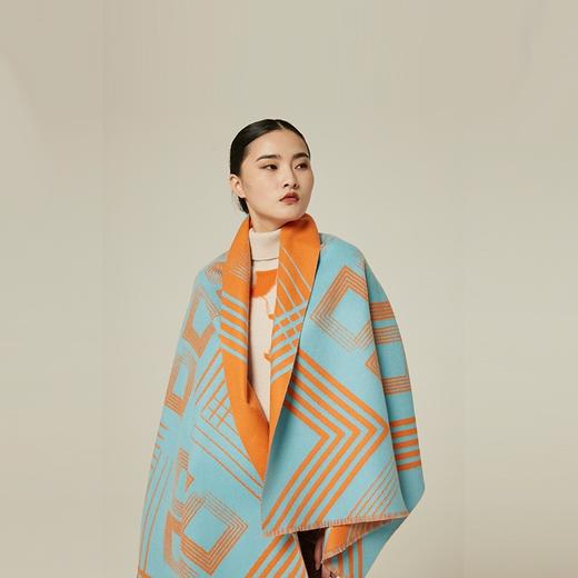 定位提花羊绒披肩 SJF94P634W 商品图4