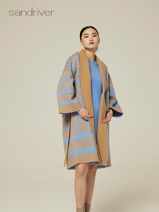 针梭相拼提花羊绒面料女式大衣 SJF94W366K 商品图2
