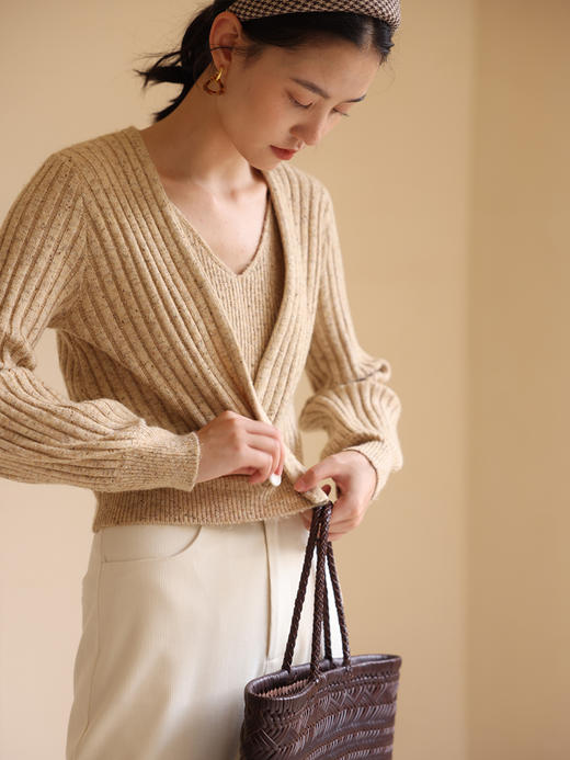 HeyDress法式针织开衫女秋季交叉设计感短款外套复古V领吊带背心 商品图0