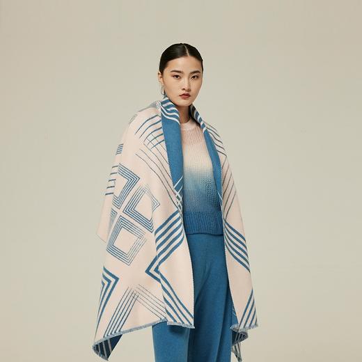 定位提花羊绒披肩 SJF94P634W 商品图3