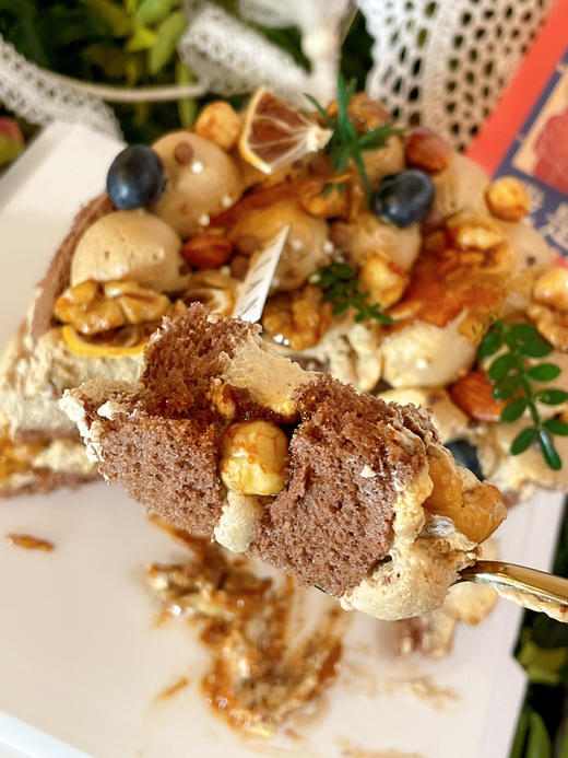 太妃焦糖坚果咖啡蛋糕，名字里就已经香气扑鼻了，有咖啡奶油丝滑的苦，炒制坚果的香，焦糖的浓厚，浑然天成，强烈推荐 商品图8