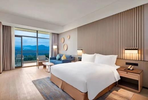 【雅安·蒙顶山假日度假酒店】周末不加价
🏞️畅游蒙顶山4A级风景区
🍃山茶花径，徒步寻春~
1️⃣469元高级房+双人门票+采茶体验
2️⃣539元高级房+双人门票+往返索道+采茶体验 商品图2