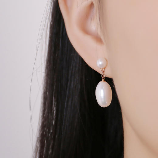 RETRO CHIC意大利复古创意饰品 18K金珍珠垂坠耳钉 商品图2