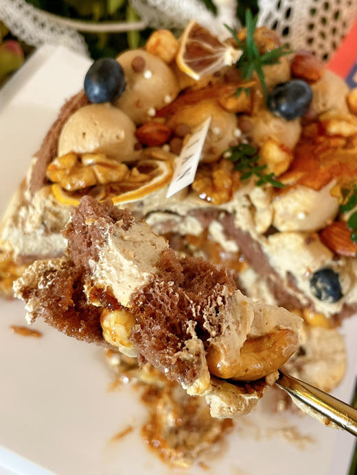 太妃焦糖坚果咖啡蛋糕，名字里就已经香气扑鼻了，有咖啡奶油丝滑的苦，炒制坚果的香，焦糖的浓厚，浑然天成，强烈推荐 商品图3