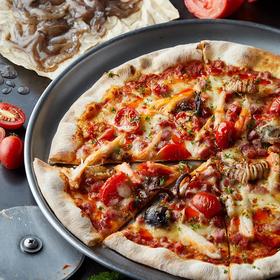 雪蟹海鲜辣味香肠披萨 Snow Crab Seafood & Spicy Sausage Pizza