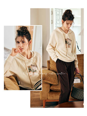 OLrain欧芮儿法式杏色连帽卫衣女早秋2022新款慵懒风减龄印花上衣