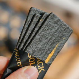 岩烧八黑芝士饼干，甄选8种营养黑谷粉，岩烧芝士风味